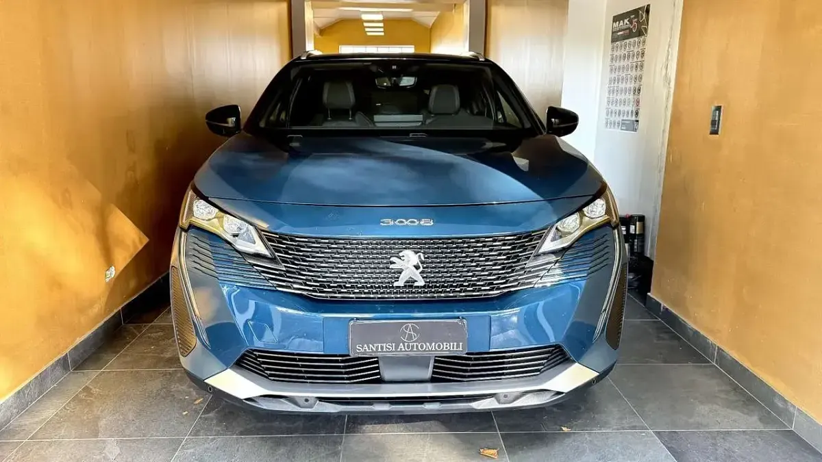 Usata Peugeot 3008 GT 131 CV (96 kW) 2022 Blue celebes metallizzato SUV