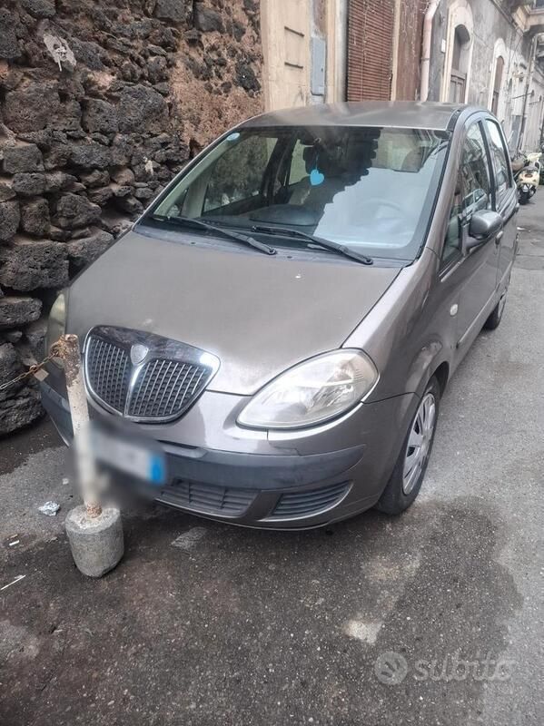 Usata 2005 Lancia Musa Monovolume | 1600 € (Super prezzo) - Immagine 1/4