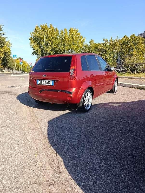 Usata Ford Fiesta Titanium 68 CV (50 kW) 2007 Utilitaria