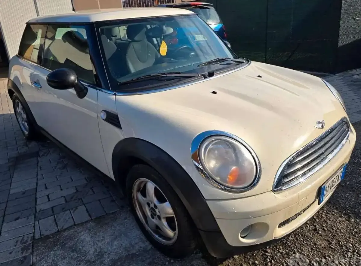 Usata Mini ONE 75 CV (55 kW) 2009 Bianco Utilitaria