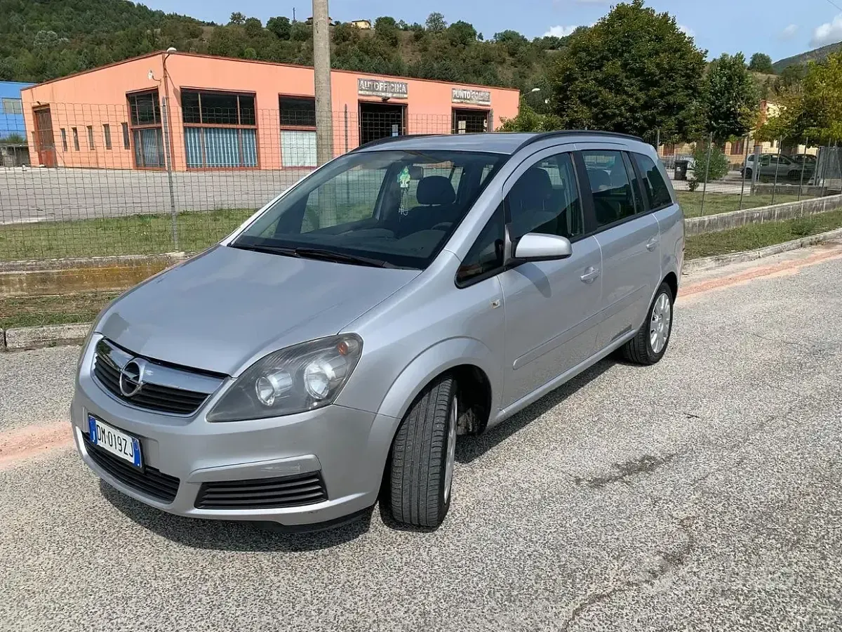 Usata Opel Zafira 94 CV (69 kW) 2008 Grigio Monovolume