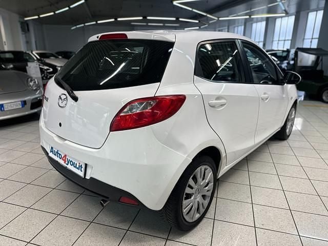 Usata Mazda 2 75 CV (55 kW) 2009 Bianco Utilitaria