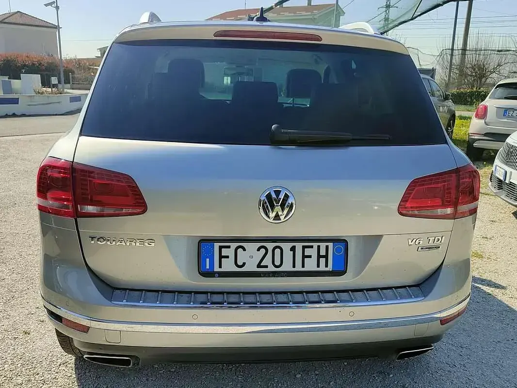 Usata VW Touareg Executive 204 CV (150 kW) 2015 Argento SUV