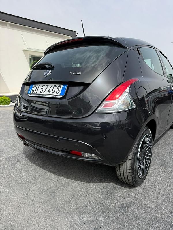 Usata Lancia Ypsilon 69 CV (50 kW) 2021 Nero Utilitaria