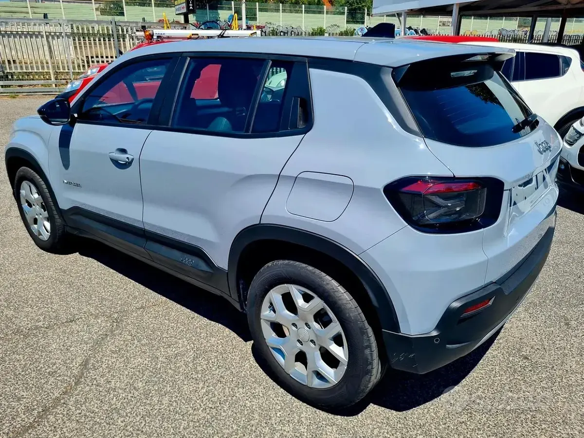 Usata Jeep Avenger 101 CV (74 kW) 2025 Grigio SUV