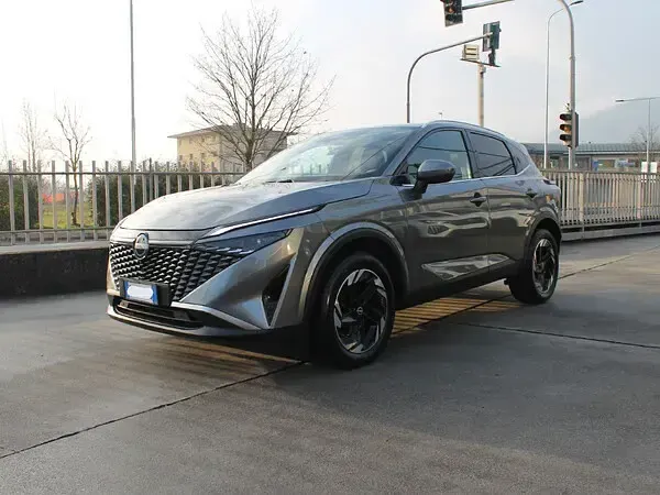 Usata Nissan Qashqai N-Connecta 140 CV (102 kW) 2025 Dark metal grey metallizzato SUV