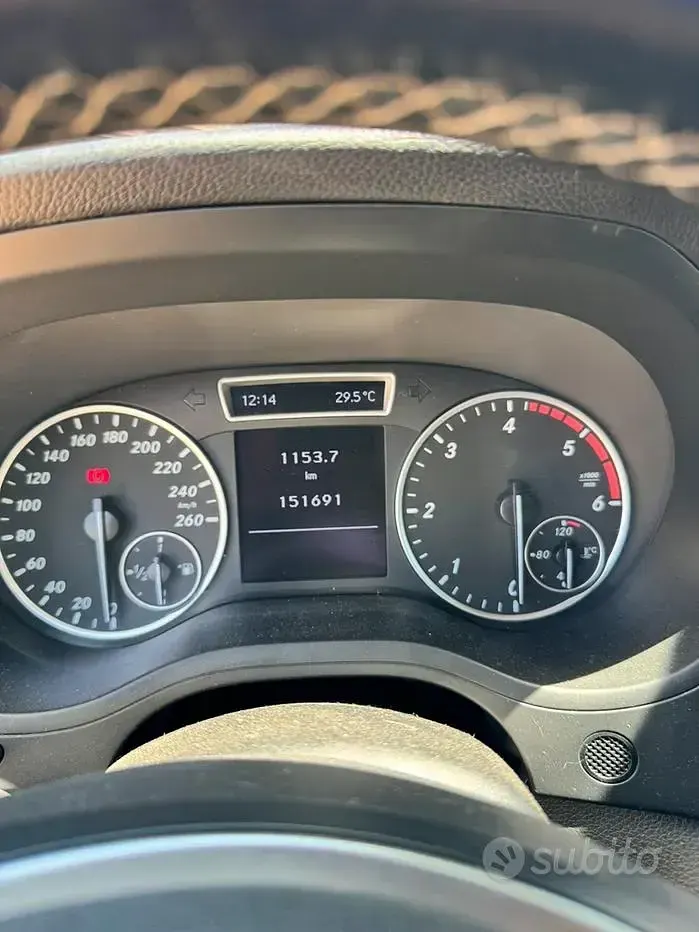 Usata Mercedes B180 122 CV (89 kW) 2014 Utilitaria