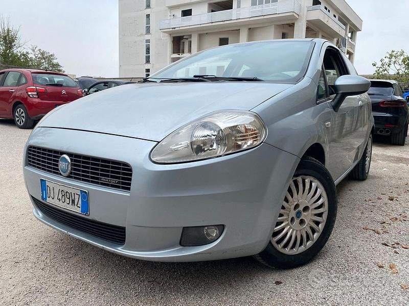 Usata Fiat Grande Punto 75 CV (55 kW) 2007 Grigio Utilitaria
