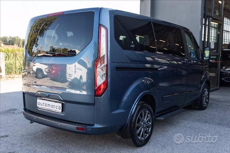 Usata Ford Tourneo Titanium 130 CV (95 kW) 2022 Blu Monovolume