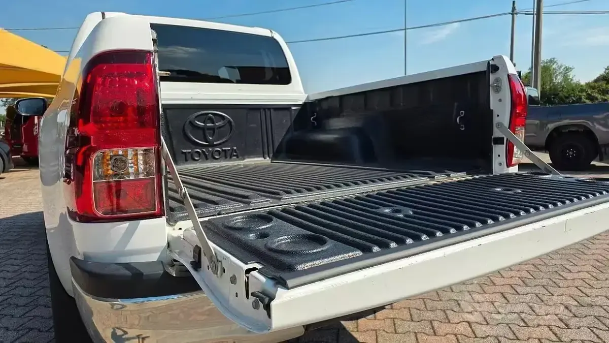 Usata Toyota HiLux Lounge 150 CV (110 kW) 2021 Bianco Pick-up