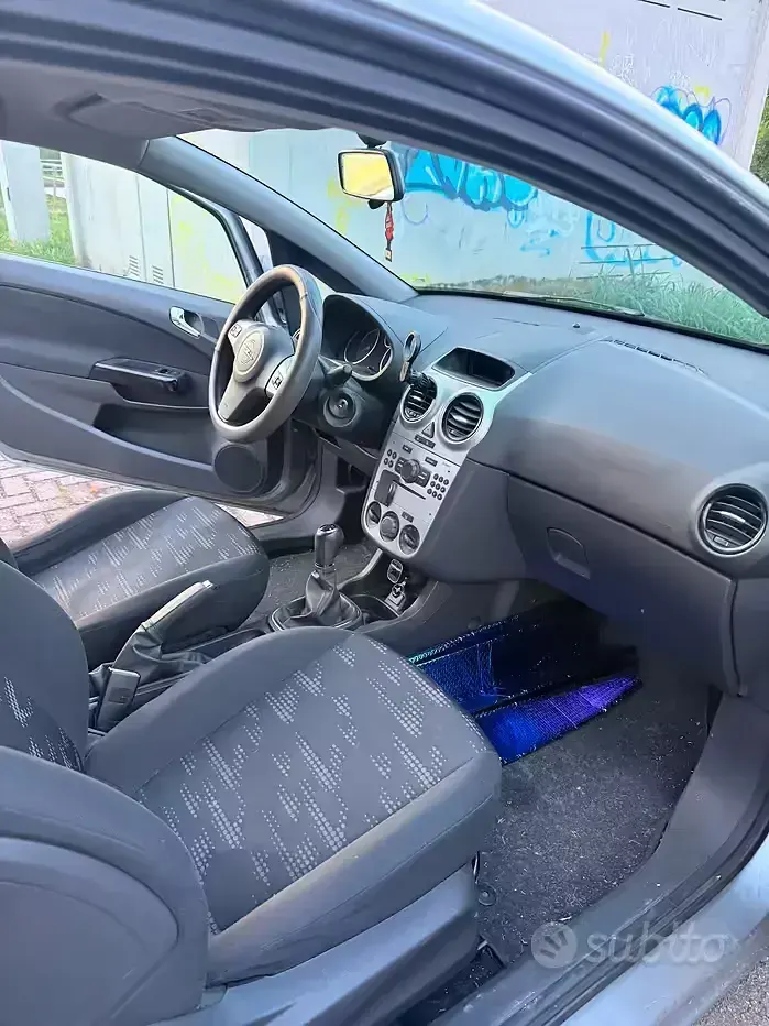 Usata Opel Corsa 69 CV (50 kW) 2011 Grigio Utilitaria