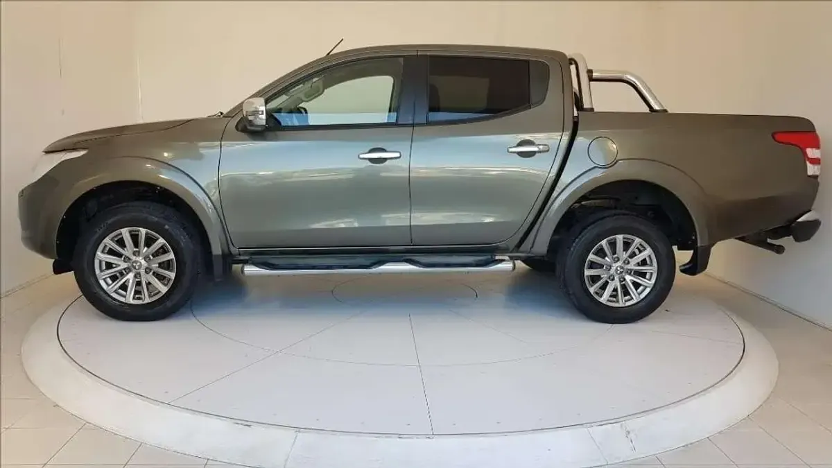 Usata Mitsubishi L200 Intense 154 CV (113 kW) 2017 Grigio metallizzato Pick-up