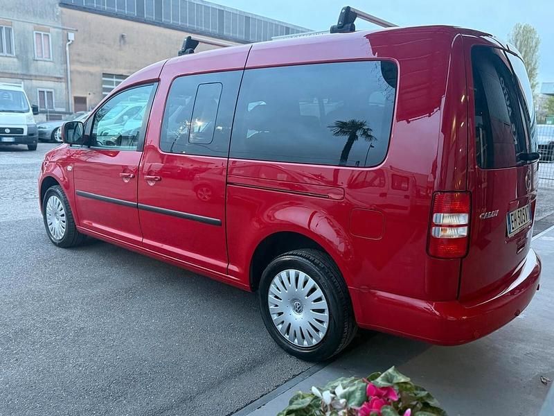 Usata VW Caddy Maxi Trendline 102 CV (75 kW) 2011 Rosso Monovolume