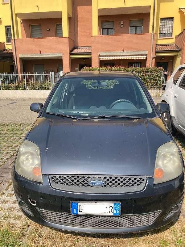 Usata Ford Fiesta Ghia 75 CV (55 kW) 2007 Blu/azzurro Utilitaria