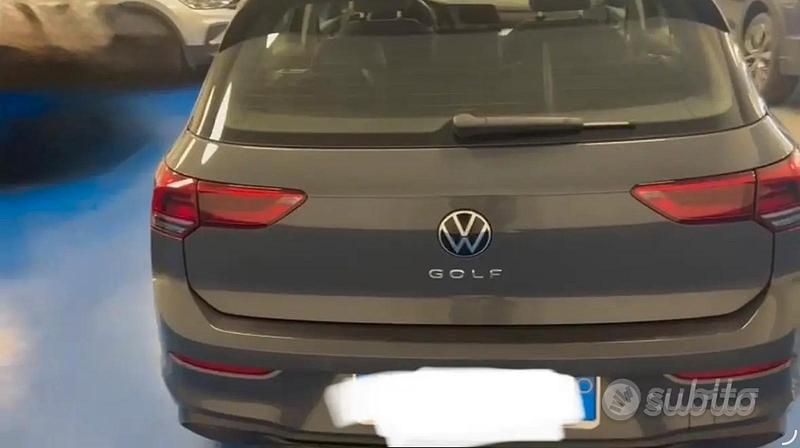 Usata VW Golf VIII Life 150 CV (110 kW) 2023 Grigio Berlina
