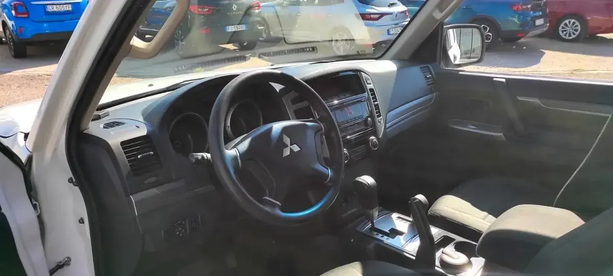 Usata Mitsubishi Pajero Invite 190 CV (139 kW) 2018 Bianco SUV