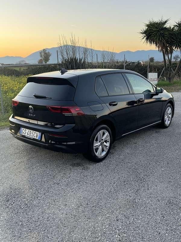 Usata VW Golf VIII Life 131 CV (96 kW) 2022 Berlina