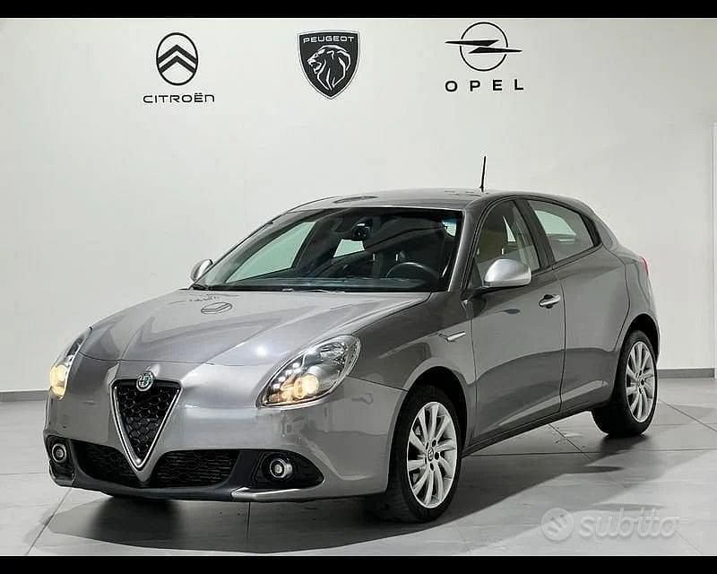 Usata Alfa Romeo Giulietta Super 120 CV (88 kW) 2019 Grigio Berlina