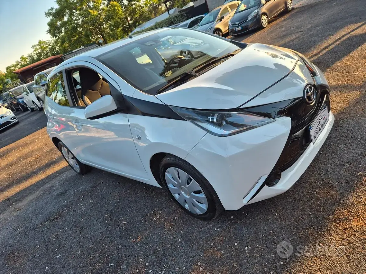 Usata Toyota Aygo X-wave 69 CV (50 kW) 2016 Bianco Utilitaria