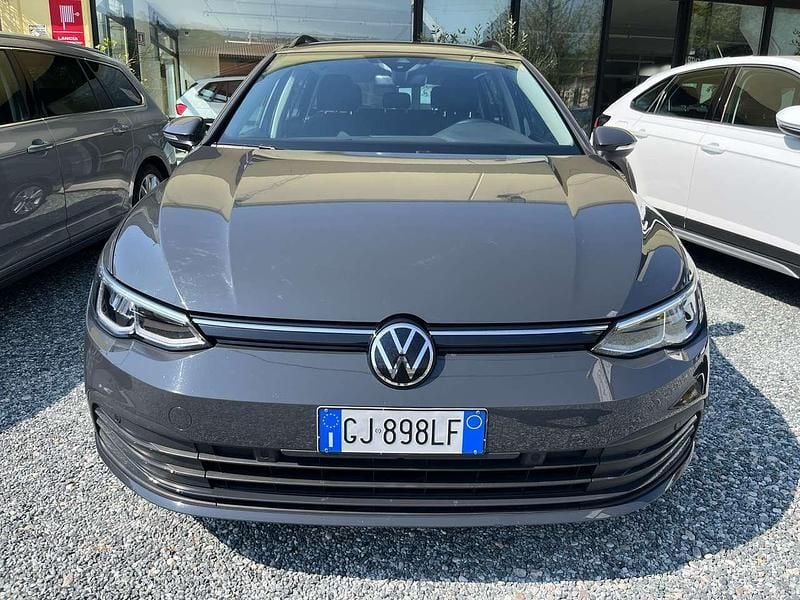 Usata VW Golf VIII Life 116 CV (85 kW) 2022 Grigio Station wagon
