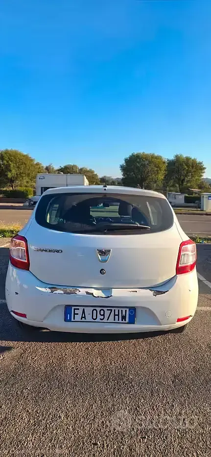 Usata Dacia Sandero 75 CV (55 kW) 2015 Bianco Berlina