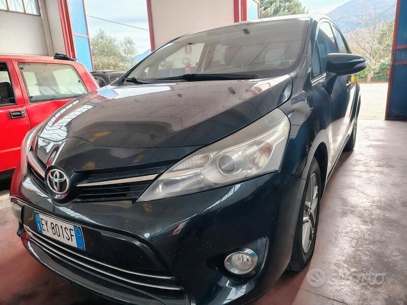Usata Toyota Verso Style 111 CV (81 kW) 2015 Blu Monovolume