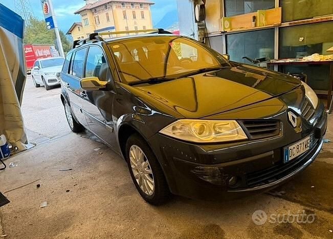 Grigio Usata 2006 Renault Mégane II Berlina | 1100 € (Ottimo prezzo) - Immagine 1/4