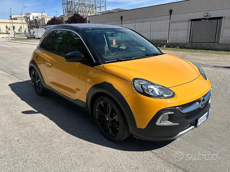 Usata Opel Adam Rocks Rocks 70 CV (51 kW) 2018 Giallo Utilitaria