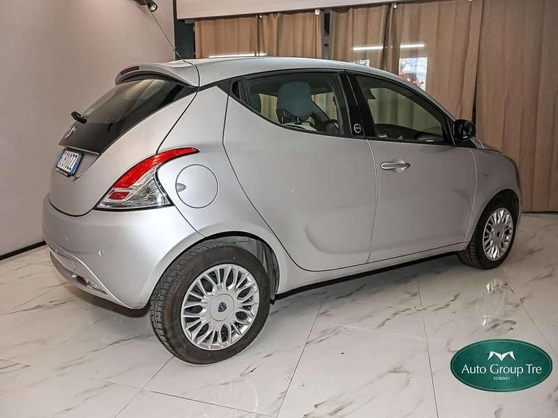 Usata Lancia Ypsilon Platinum 69 CV (50 kW) 2017 Argento Utilitaria