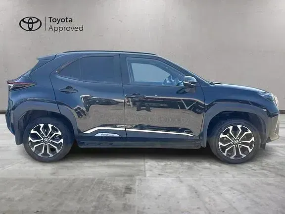 Usata Toyota Yaris Cross Trend 115 CV (84 kW) 2022 Deep black SUV