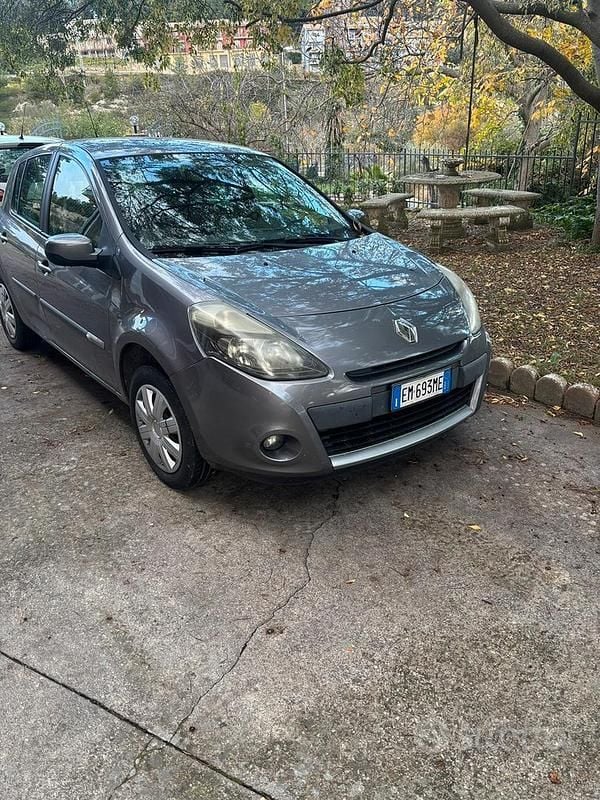 Usata Renault Clio III 75 CV (55 kW) 2012 Grigio Utilitaria