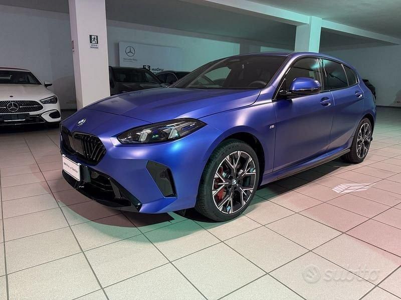 Blu Nuova 2025 BMW 120 M Sport Due volumi | 42.900 € (Buon prezzo) - Immagine 1/4