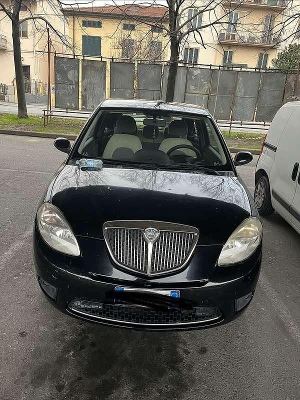 Usata Lancia Ypsilon 69 CV (50 kW) 2004 Nero Utilitaria