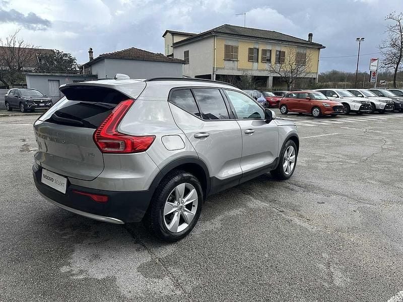 Usata Volvo XC40 129 CV (94 kW) 2023 Argento SUV