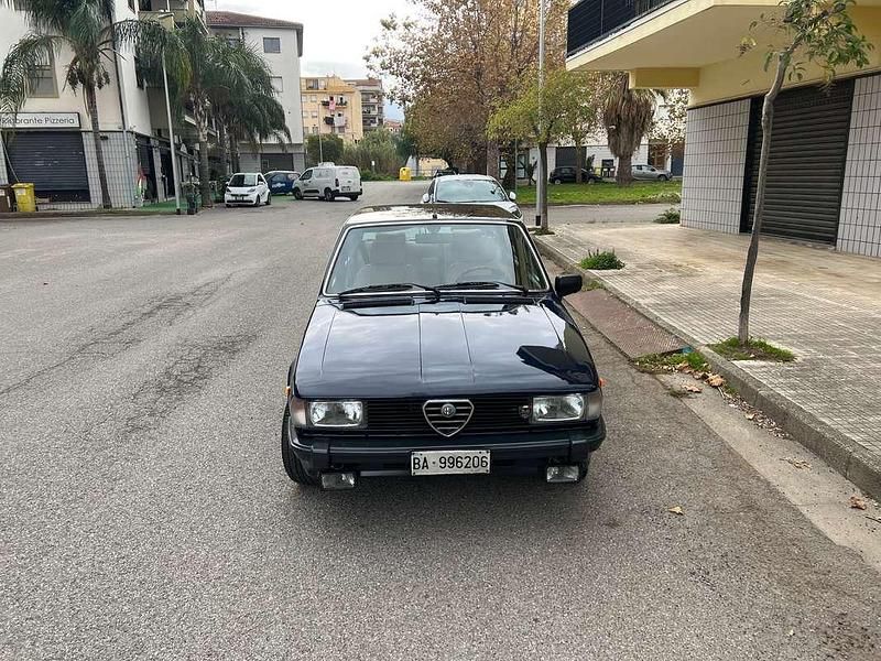 Usata Alfa Romeo Giulietta 109 CV (80 kW) 1978 Blu/azzurro Berlina