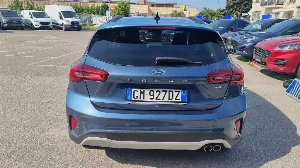 Begagnad Ford Focus Active X 125 HK (91 kW) 2023 Blå Sedan