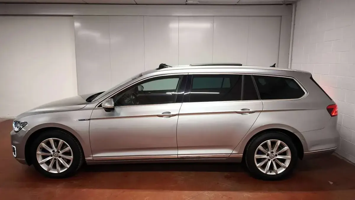 Usata VW Passat GTE 156 CV (114 kW) 2018 Grigio Station wagon