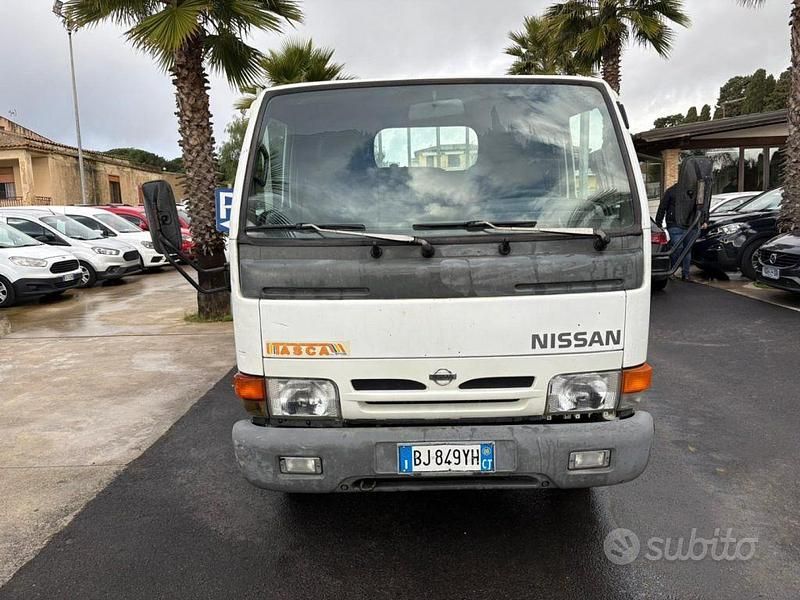 Gebraucht Nissan Cabstar 106 PS (77 kW) 2000 Weiß Pickup