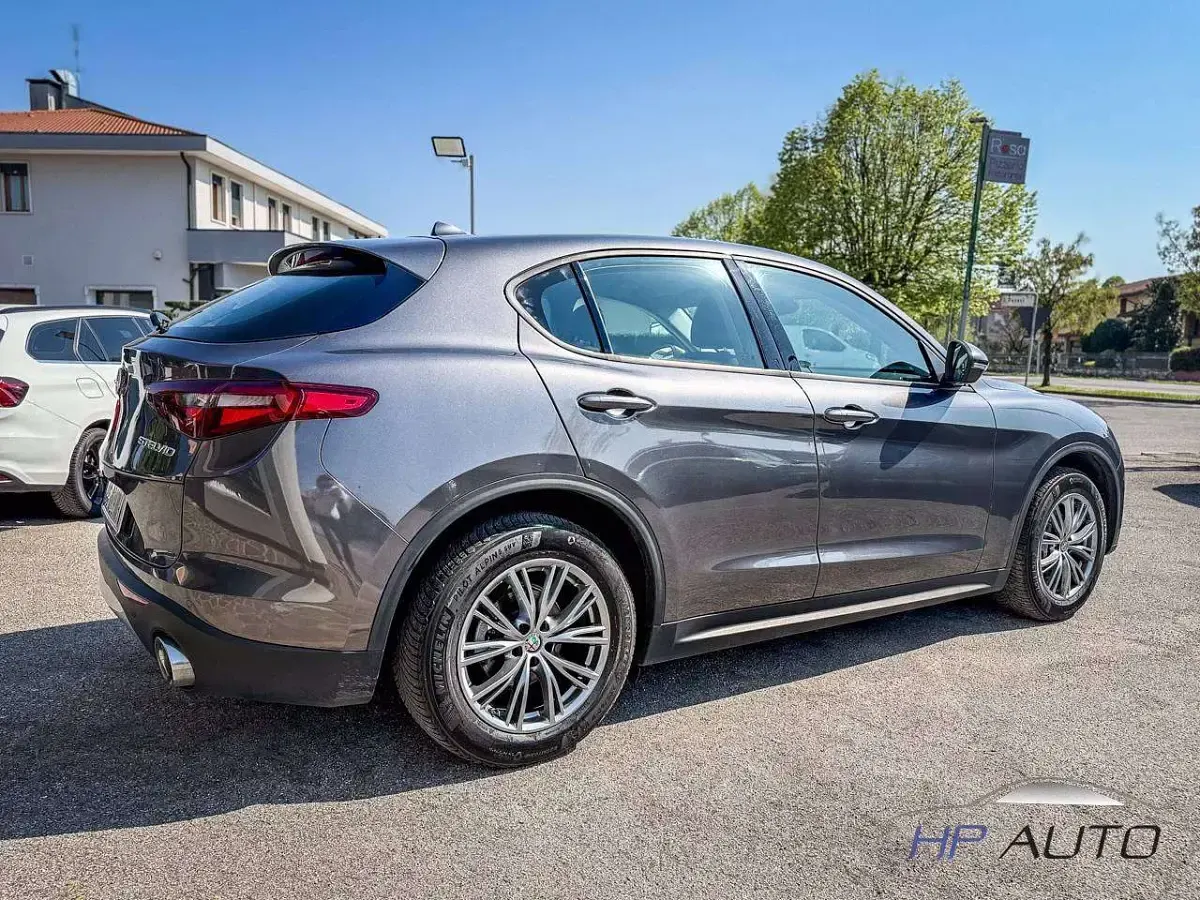 Usata Alfa Romeo Stelvio Business 190 CV (139 kW) 2021 Grigio vesuvio SUV
