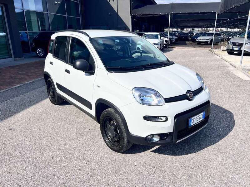 Usata Fiat Panda 4x4 Wild 85 CV (62 kW) 2022 Bianco Utilitaria