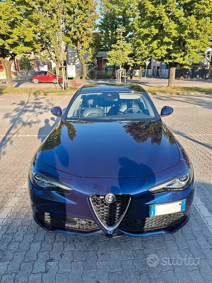 Usata Alfa Romeo Giulia 210 CV (154 kW) 2017 Bluazzurro Berlina