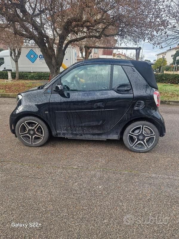 Usata Smart ForTwo Electric Drive 60 kW (82 CV) 2020 Nero Cabrio