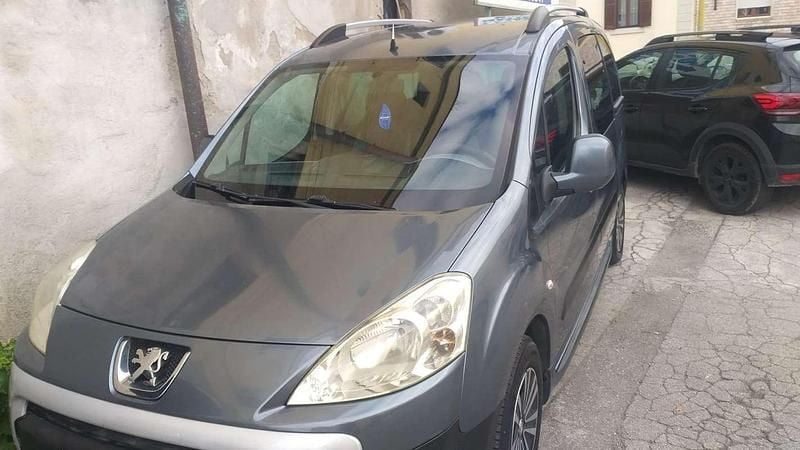 Grigio Usata 2010 Peugeot TePee Outdoor Station wagon | 4000 € (Buon prezzo) - Immagine 1/4