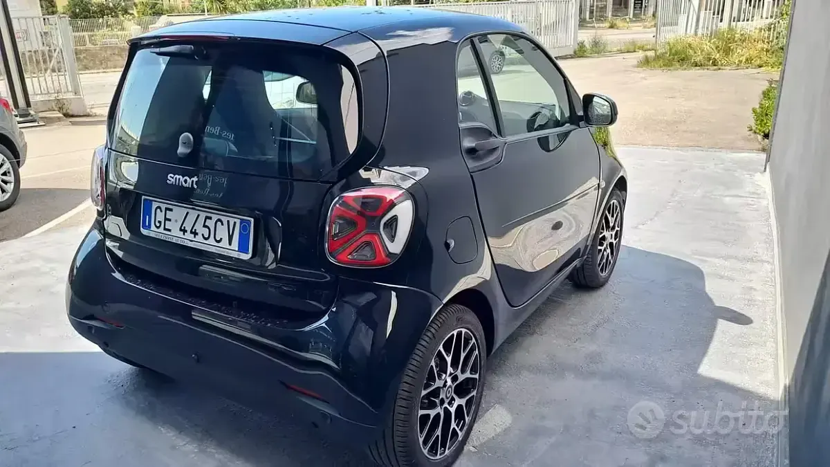 Usata Smart ForTwo Electric Drive 41 kW (56 CV) 2021 Nero Berlina