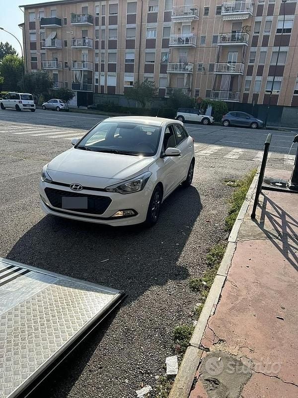 Usata Hyundai i20 84 CV (61 kW) 2017 Bianco Berlina