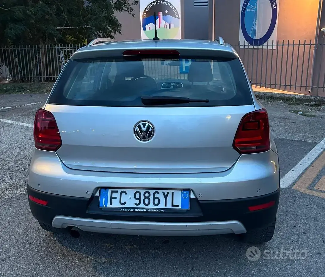 Usata VW Polo Cross 90 CV (66 kW) 2016 Grigio Utilitaria