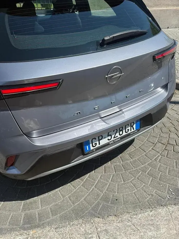 Usata Opel Mokka 110 CV (80 kW) 2023 Grigio SUV