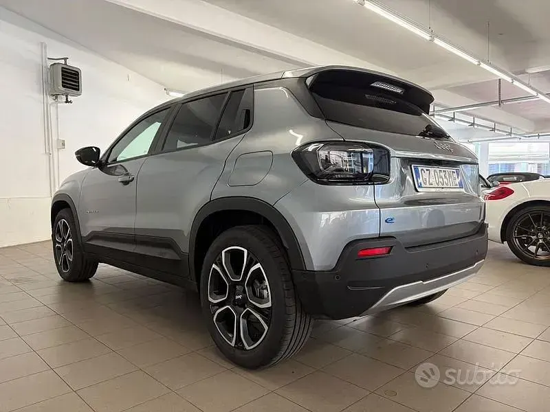 Usata Jeep Avenger EV Summit 114 kW (156 CV) 2025 Grigio SUV