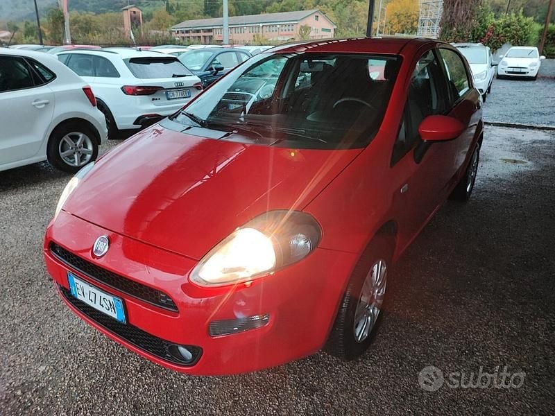 Rosso Usata 2014 Fiat Punto Street Tre volumi | 4200 € (Ottimo prezzo) - Immagine 1/4