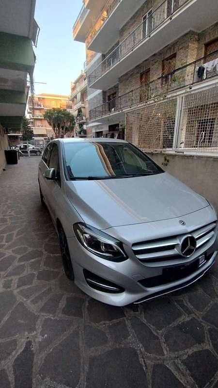 Usata Mercedes B180 109 CV (80 kW) 2018 Monovolume
